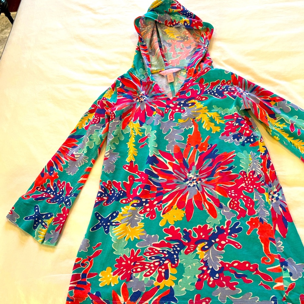 Lilly Pulitzer girls Hooded coverup in cotton size 6/7 girls M